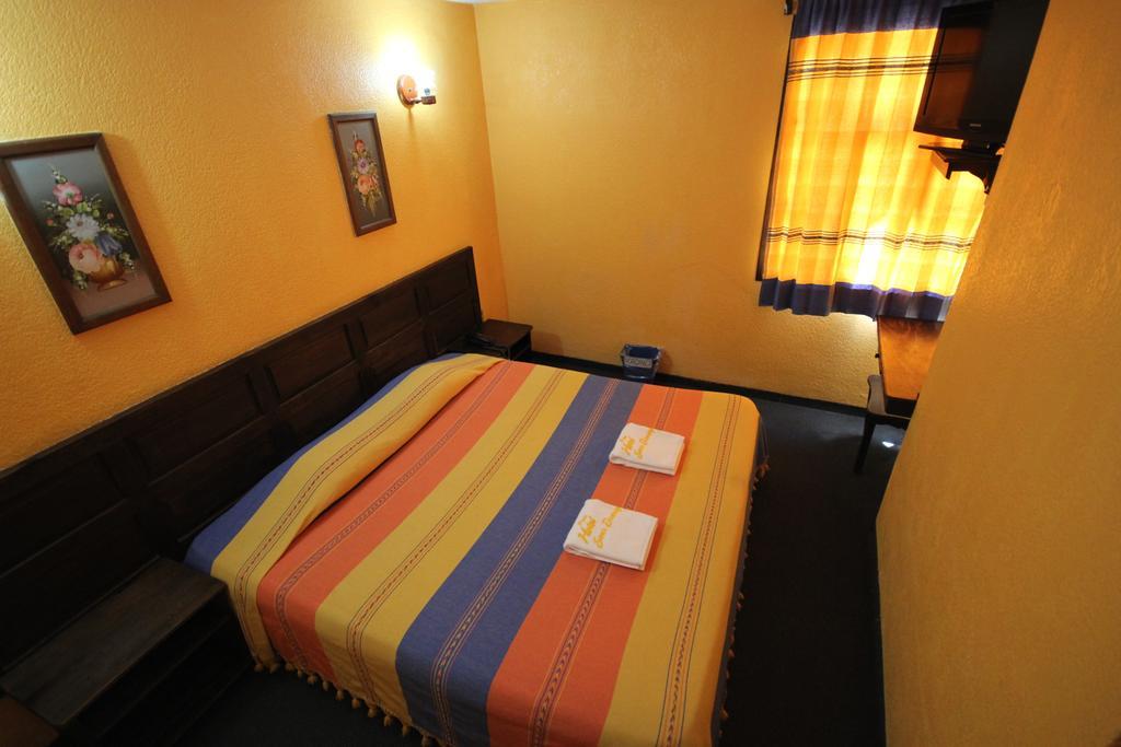 Hotel Plaza Santo Domingo San Cristobal de las Casas Room photo