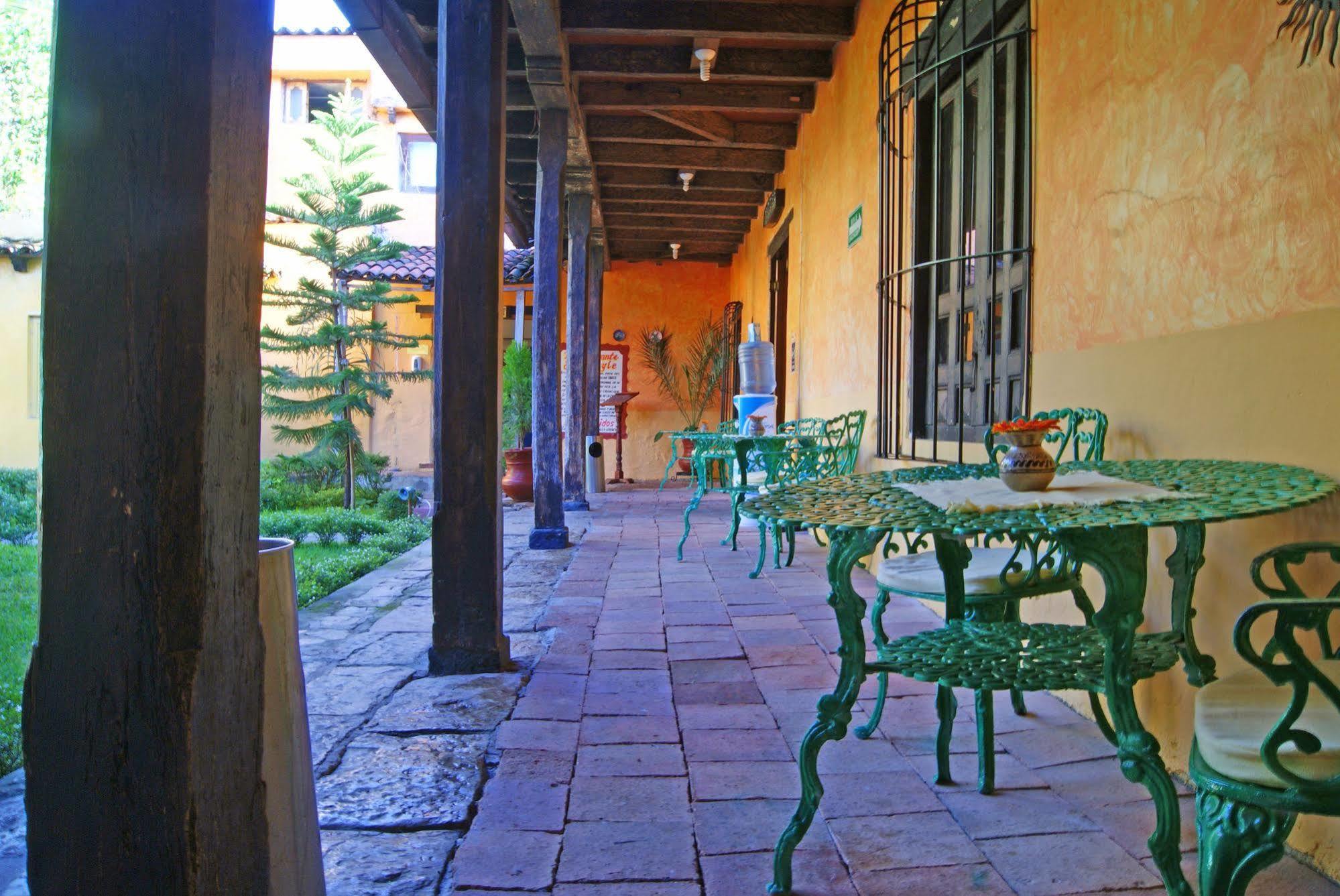 Hotel Plaza Santo Domingo San Cristobal de las Casas Exterior photo